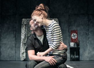 Inscenace Happy Chicken CZ – Drůbeží farma nabízí tak trochu moc všeho Happy Chicken CZ v Divadle pod Palmovkou