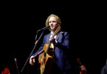 Tomáš Klus klusal při Klusymfonii v O2 areně Tomáš Klus v O2 areně