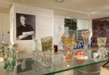 Barvy a ornamenty. Galerii v Tančícím domě rozjásala Retrospektiva Bořka Šípka Bořek Šípek