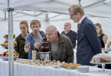 Film Případ mrtvého nebožtíka (2020): Kriminální parodie s laciným humorem