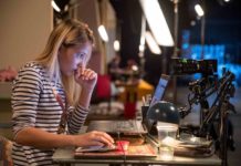 Dokument V síti (2020) odhaluje temná místa českého internetu