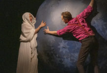 Zmoudření Dona Quijota: Inscenace, která má koule. Nafukovací