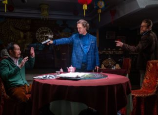 Film Gentlemani (2019): Guy Ritchie se vrací ke kořenům