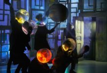 Memories of Fools: Přijde králík, Mozart a kosmonaut do baru…