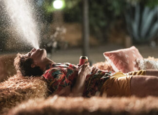 Film Palm Springs (2020): Velká očekávání, výsledek průměrný Palm Springs