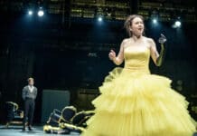 Země vysychá a naděje se drolí. Stát jsem já prezentuje beznaděj, jež se odráží v hledišti Stát jsem já