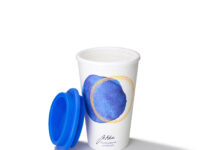 Berete si rádi kávu s sebou? Zajímavosti o „take away“ z historie i současnosti Take Away by Jitka Nováčková