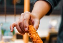 Sýrovka je tu a spolu s ní i 10 zajímavostí o sýru a smažáku Smažený sýr