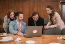 Film: Mimořádná událost (2022). Absurdní jízda vlakem bez cíle i rychlosti film Mimořádná událost