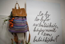 Román Kradli jsme sousedům rajčata. Ztvárnění mladé lásky, která je vidět a slyšet Kradli jsme sousedům rajčata