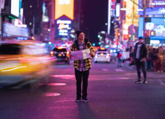 Film Adam a jeho poslední cesta (2022). I porno má obvykle propracovanější scénář