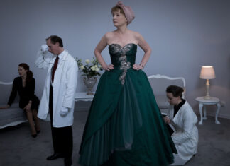 Film (2022): Paní Harrisová jede do Paříže. Popelka se špetkou Mr. Beana