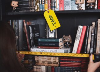 Za metr knih i 4 000 korun. Začněte nový rok úklidem knihovny a knižní výzvou