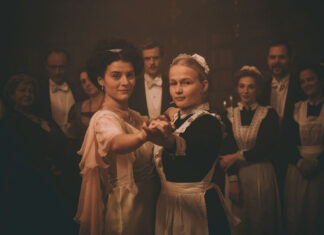 Film Služka (2022). Jak lesbická Popelka k dítěti přišla