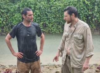 Film Dvě slova jako klíč (2023): Obrázkové leporelo (ne)propojené spoustou trapných klišé