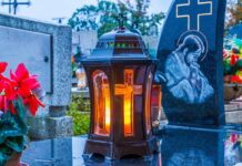 Dušičky: Host do domu, svíce za oknem