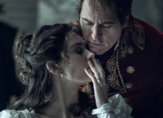 Film Napoleon (2023). Sex, bitvy a potoky melodramatu