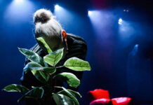 Nomi: Jaké to je být buď moc, nebo málo, ale nikdy akorát?