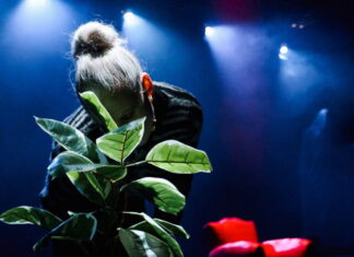 Nomi: Jaké to je být buď moc, nebo málo, ale nikdy akorát?