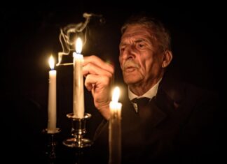 Oheň a popel žhne v Divadle Bolka Polívky