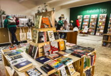 Knihobot vykročil z online světa – před Vánoci otvírá první knihkupectví