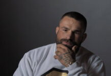 Dokument Karlos (2024): kde nic není, ani krokodýl nežere