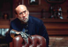 Film To se mi snad zdá (2023). Bez humoru je z černé komedie jen zmatek