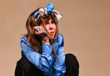 Oblečení F&F si zahrálo v divadelní komedii Pokračování příště