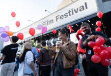 58. ročník Mezinárodního filmového festivalu našima očima. Kdo si odnesl Křišťálový globus a na jaké filmy se vyplatí vyrazit do kina?