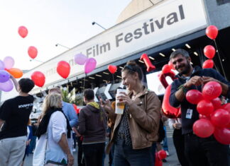 58. ročník Mezinárodního filmového festivalu našima očima. Kdo si odnesl Křišťálový globus a na jaké filmy se vyplatí vyrazit do kina?