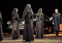 Mozaika složená ze střípků víry v naději, lásku a odpuštění aneb Bílá Voda ve Stavovském divadle