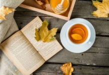 12 knih na podzim 2025: příběhy do sychravých dnů