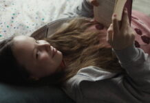 Film Co ví Marielle (2025): co se stane s rodinou, když už není možné si lhát?