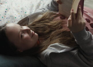 Film Co ví Marielle (2025): co se stane s rodinou, když už není možné si lhát?