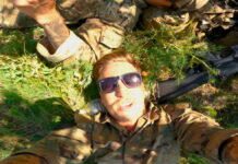 Film Ukrajinské léto (2025): Amíci ve slunečnicových polích