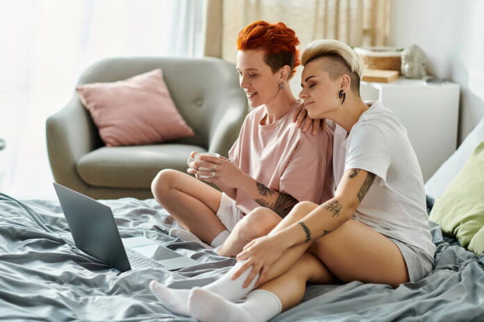 Nejsilnější LGBTQ+ seriály posledních let: láska, trauma i skvělé příběhy LGBT seriály