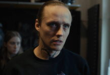 Vlci (2025): Syrový film o mladé ženě, která propadne neonacistickému muzikantovi Vlci