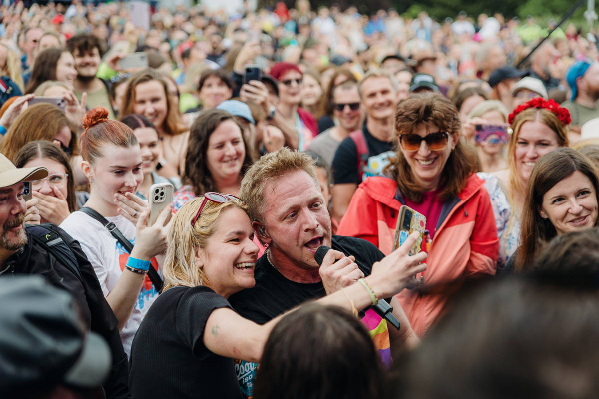 Festival Mezi ploty znovu zaplnil Bohnice. Podívejte se na nejlepší momenty letošního ročníku